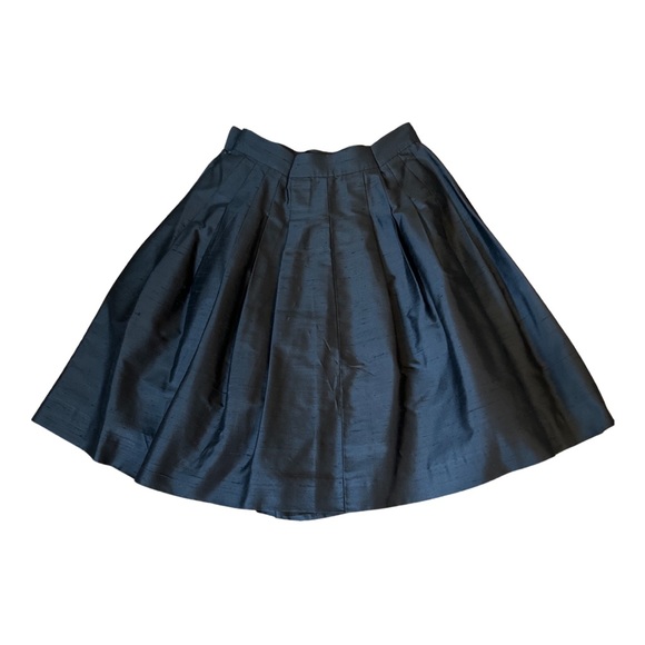 ✨HOST PICK✨ CHANEL BLACK SILK PLEATED SKORT, RARE, COLLECTORS ITEM, SZ SMALL - Picture 2 of 7